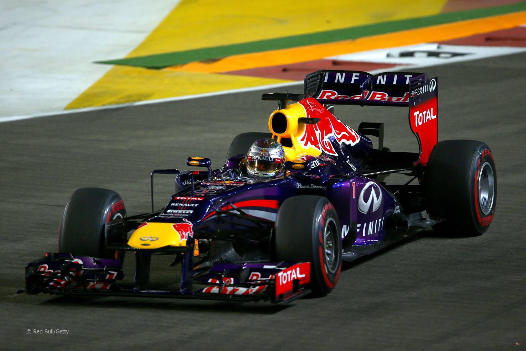 F 1 ответ. Red bull f1 2013. Формула 1 Себастьян Феттель ред Булл. Ред Булл 2010 Болид. Vettel Sebastian Singapore 2013.